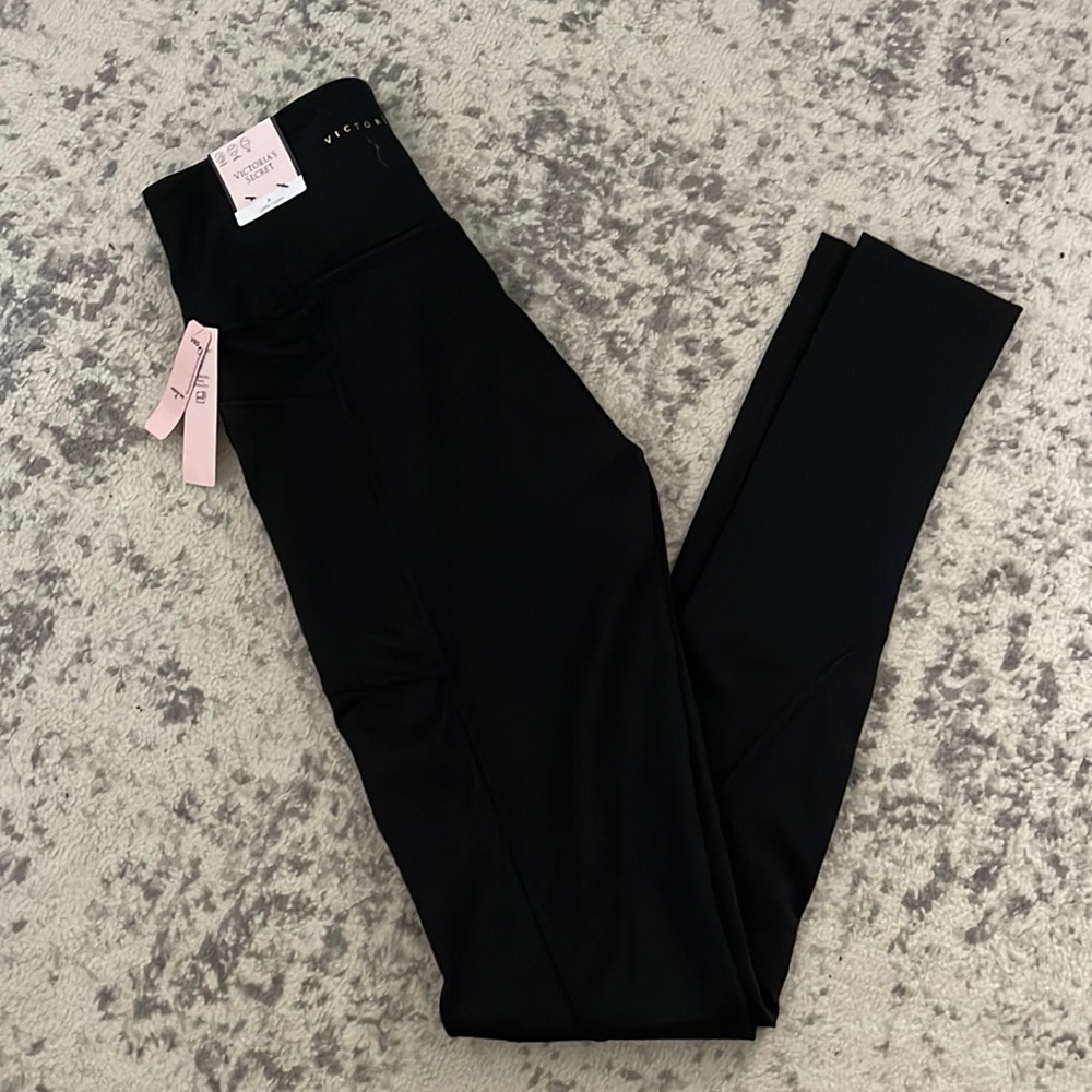 Victoria’s Secret incredible essential legging